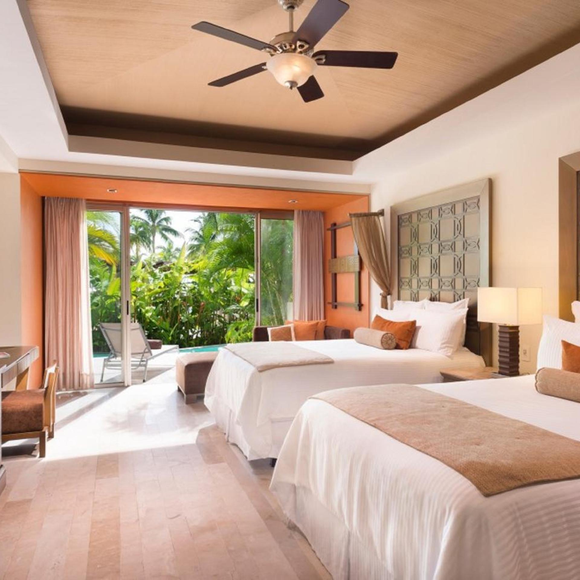 Swim Out, Junior Suite