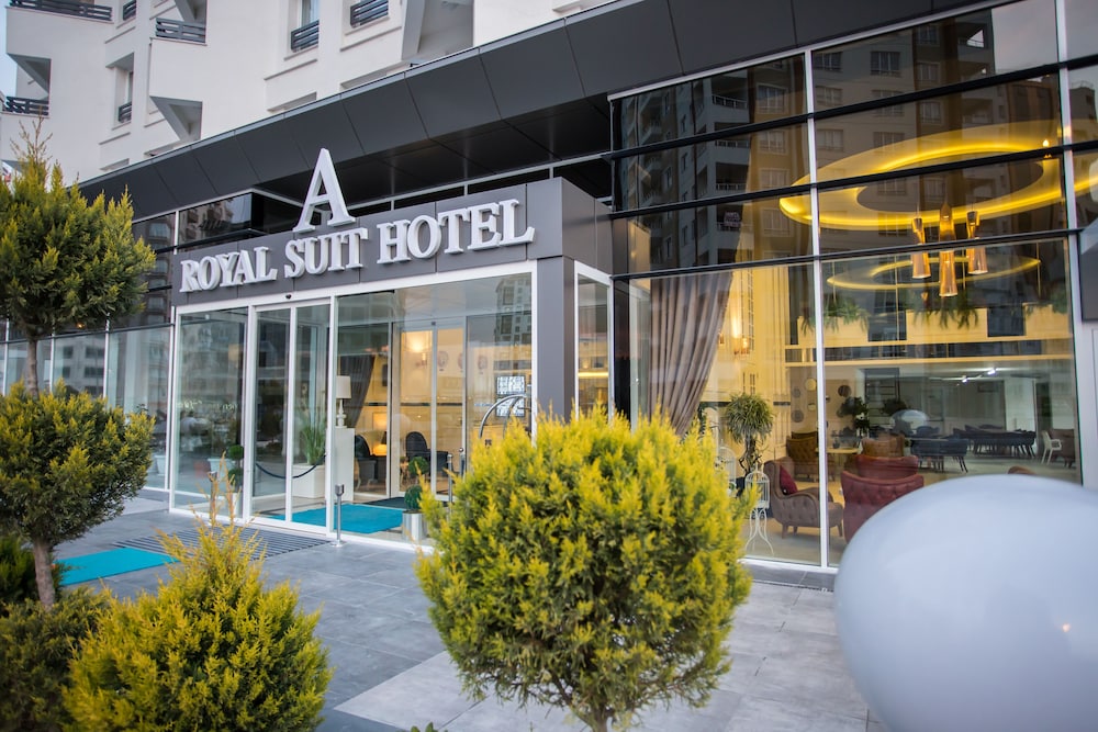 A Royal Suit Hotel 1/32