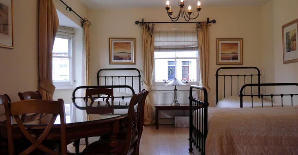 Goodenough Guesthouse 9/15