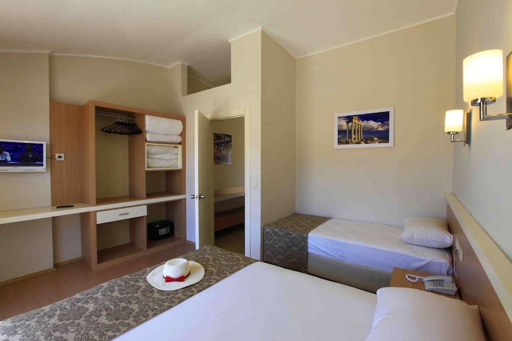 Sun City Apartments 18/42