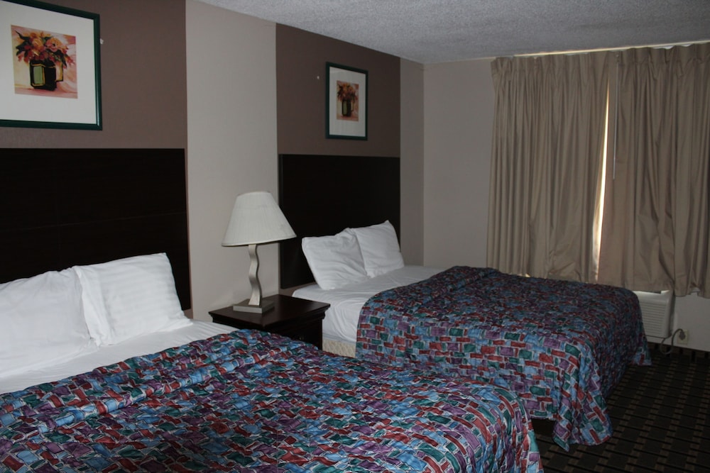 Coratel Inn and Suites Maple Grove 14/50