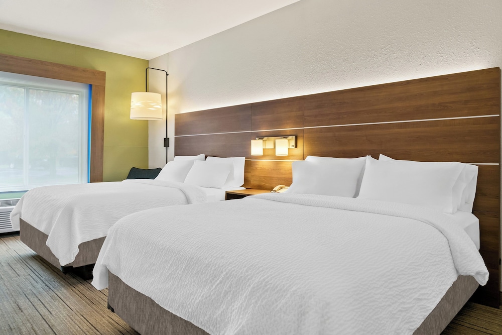 Standard, 2 Queen Beds