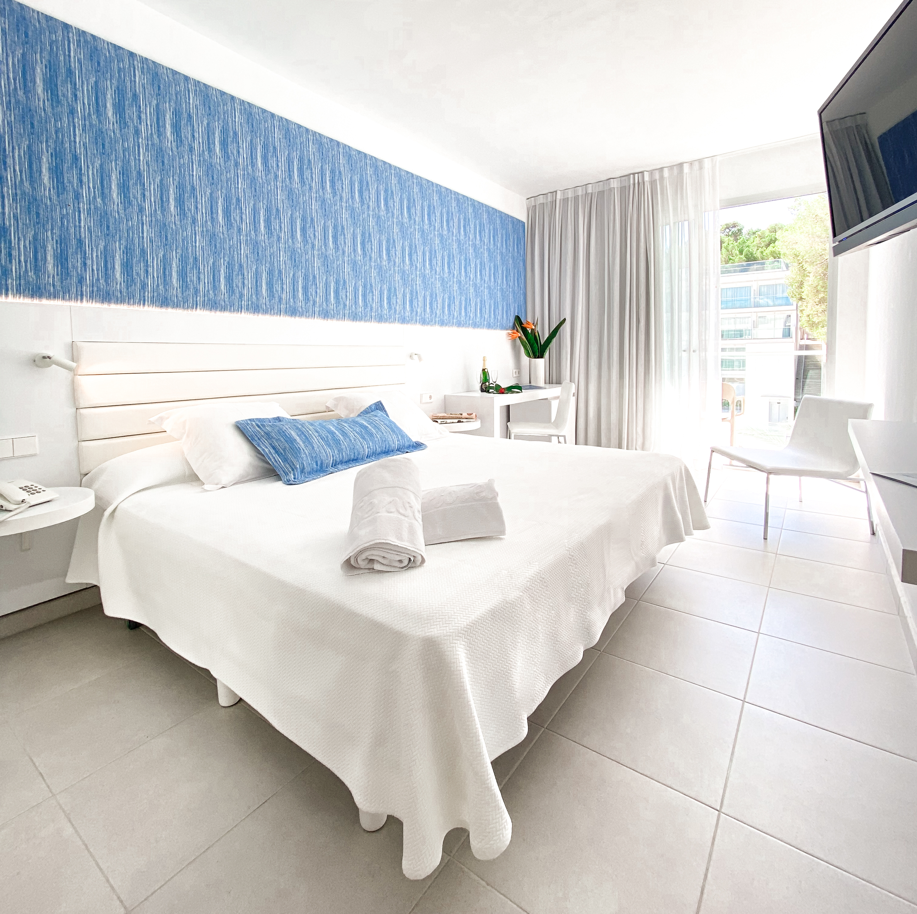 Premium, Double Bed, Pool View