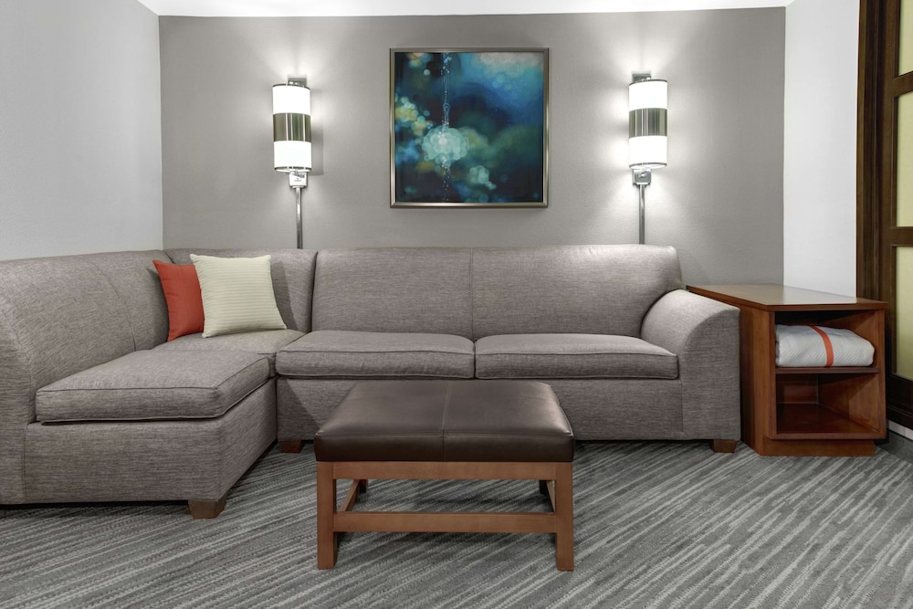 Hyatt Place Nashville Opryland 36/72