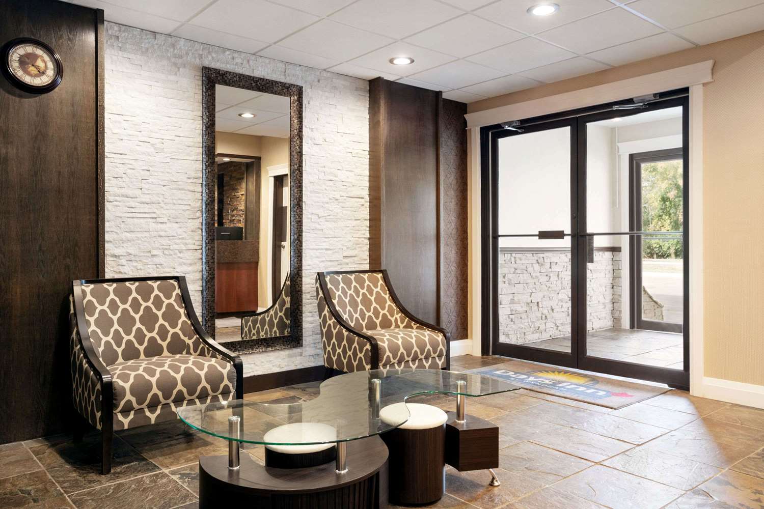 Days Inn by Wyndham Sylvan Lake 22/26