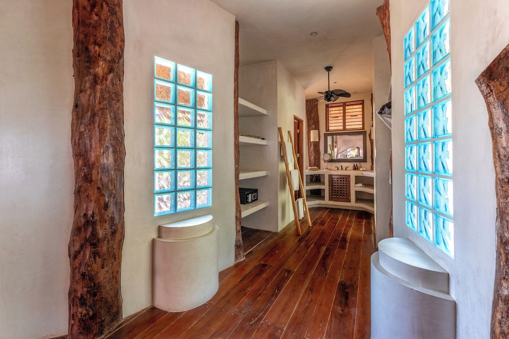 Encantada Tulum 48/50