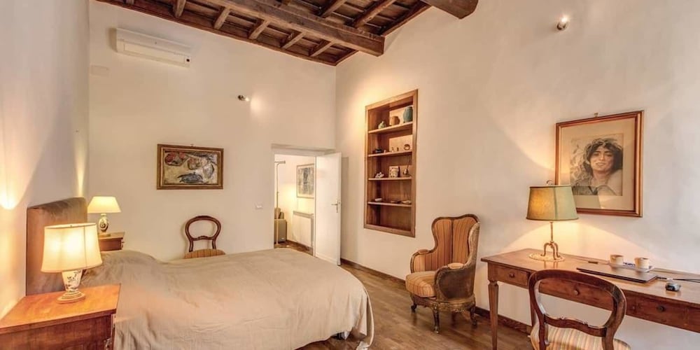 Passetto at Borgo Pio 4/25