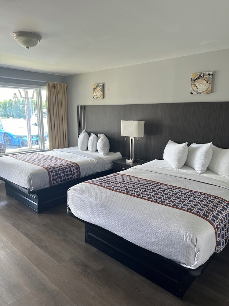DELUXE, 2 QUEEN BEDS