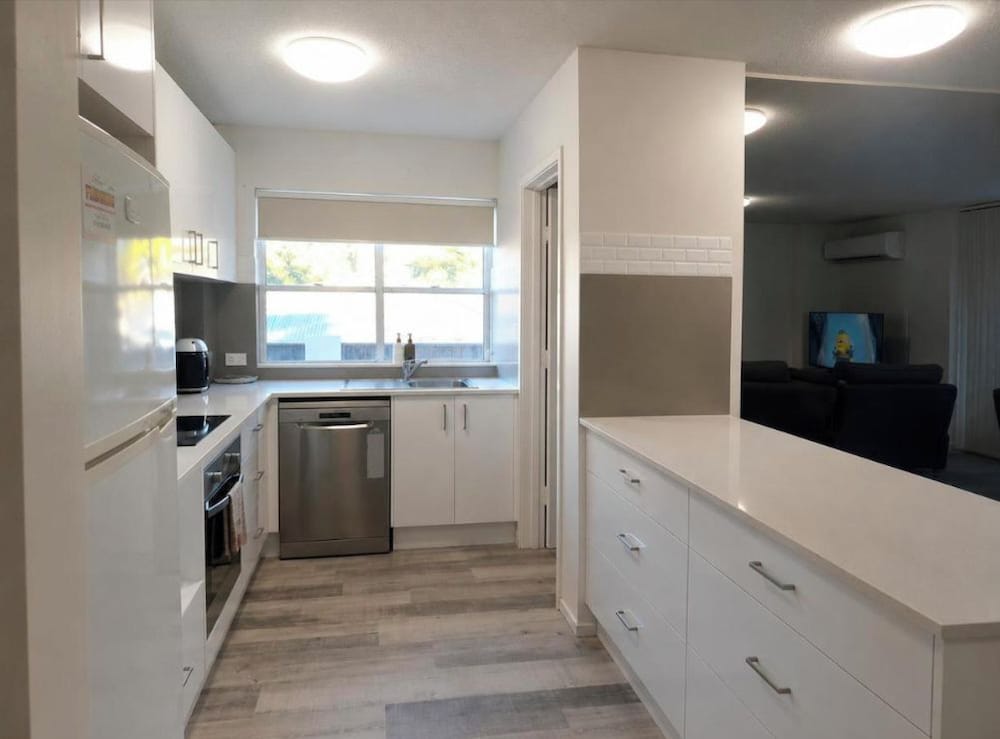 Tradewinds Apartments 10/50