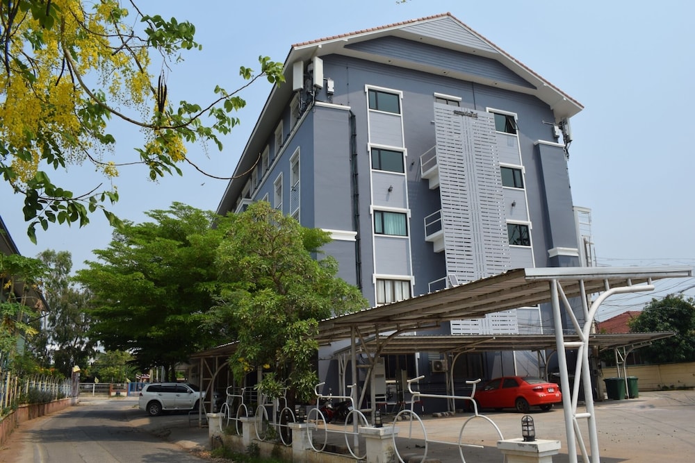 Chonlapruk Lakeside Hotel 8/56