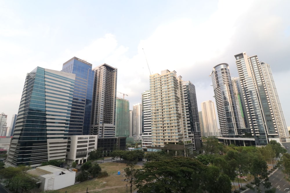Oasis Regency At Fort Victoria 25/30