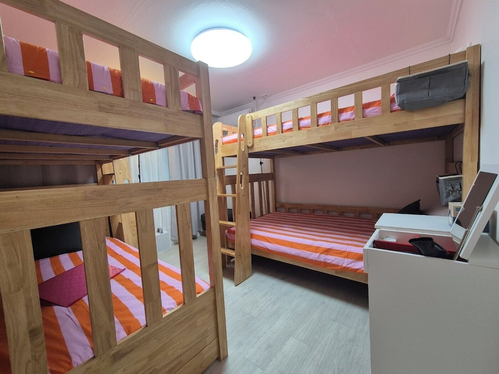 Riverside Guest House 32/45