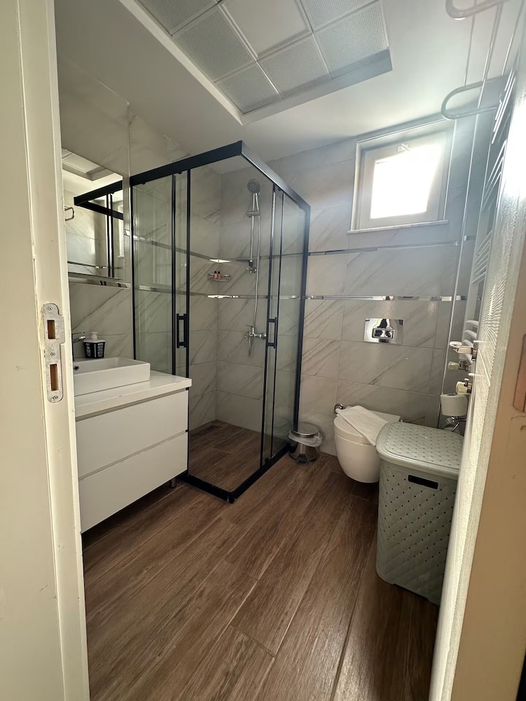 Sun Suites 39/41