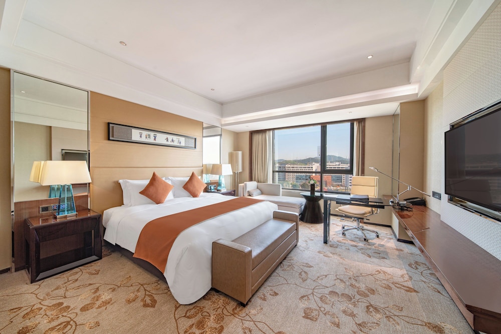Swiss, Executive, King Bed