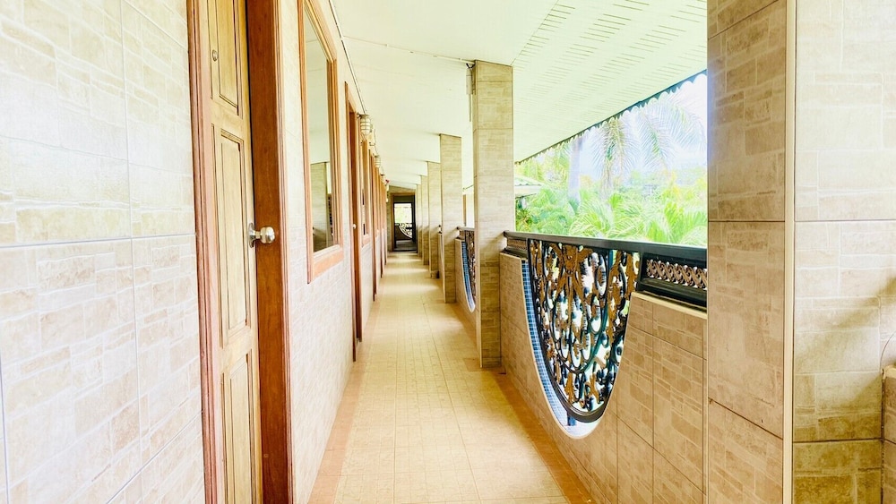 Phuphan Park Hotel 36/50