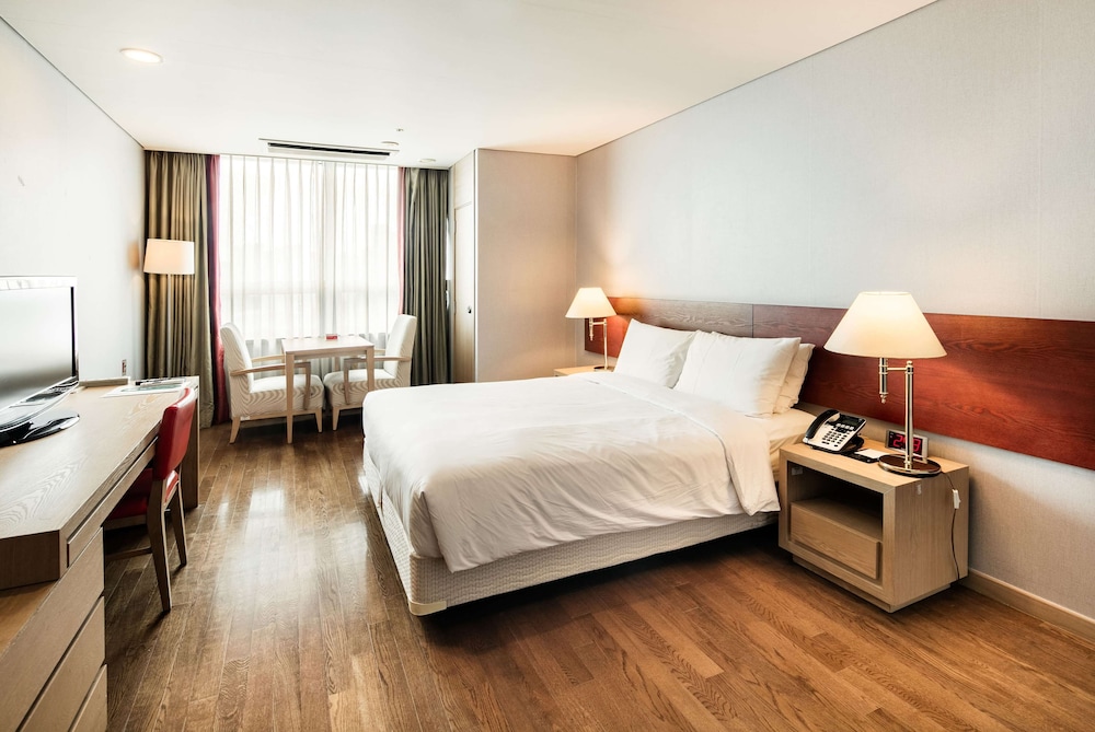 SUPERIOR, ECONOMY, DOUBLE BED, LIGHT HOUSEKEEPING