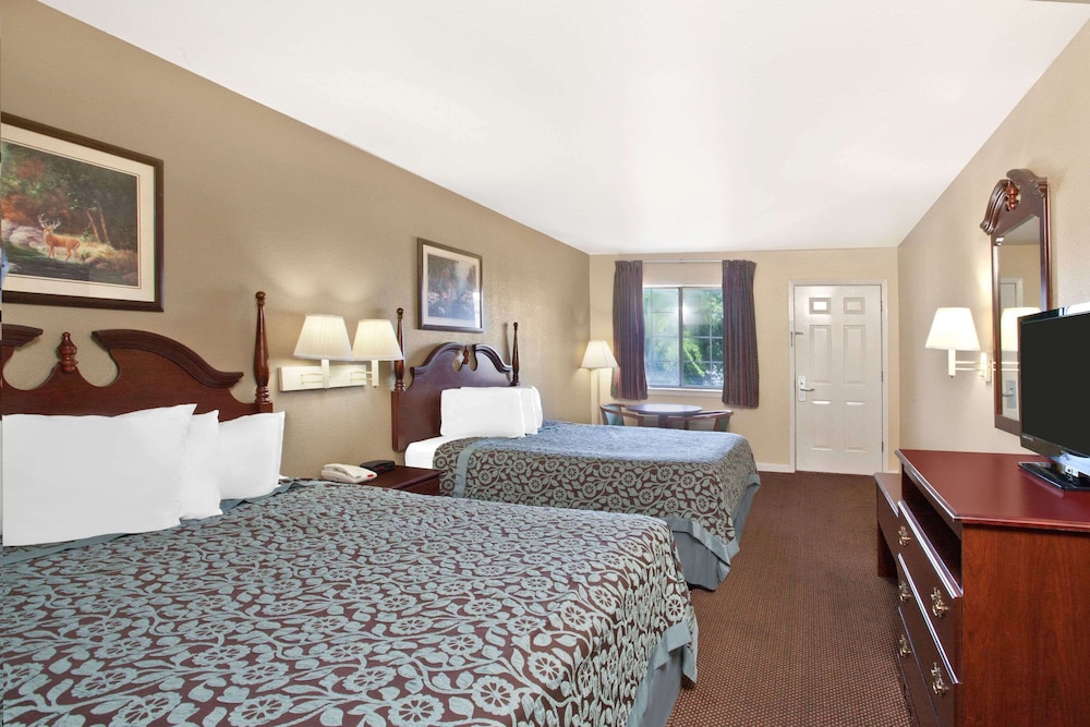 Days Inn by Wyndham Kerrville 11/22