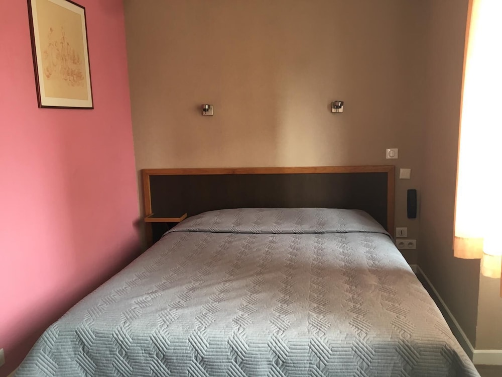 غرفة كومفورت بسرير كوين، Hotel du Val de Saone 3/8