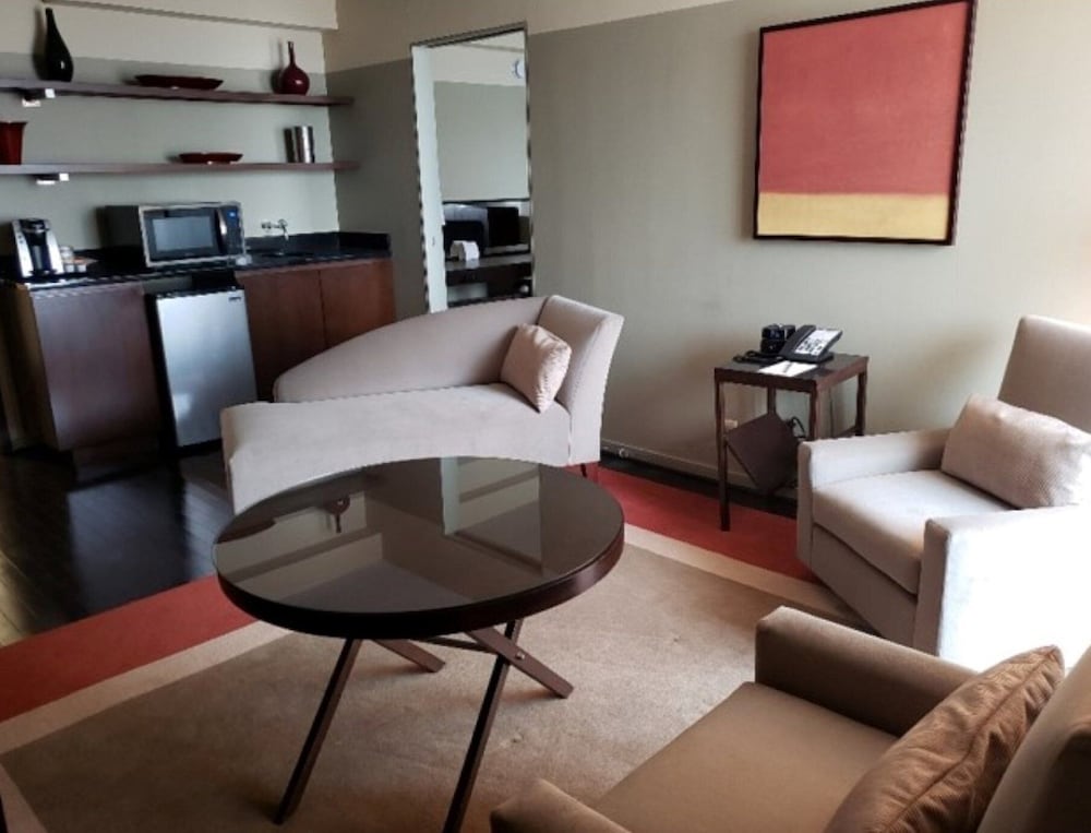 Crowne Plaza Chicago West Loop 42/55