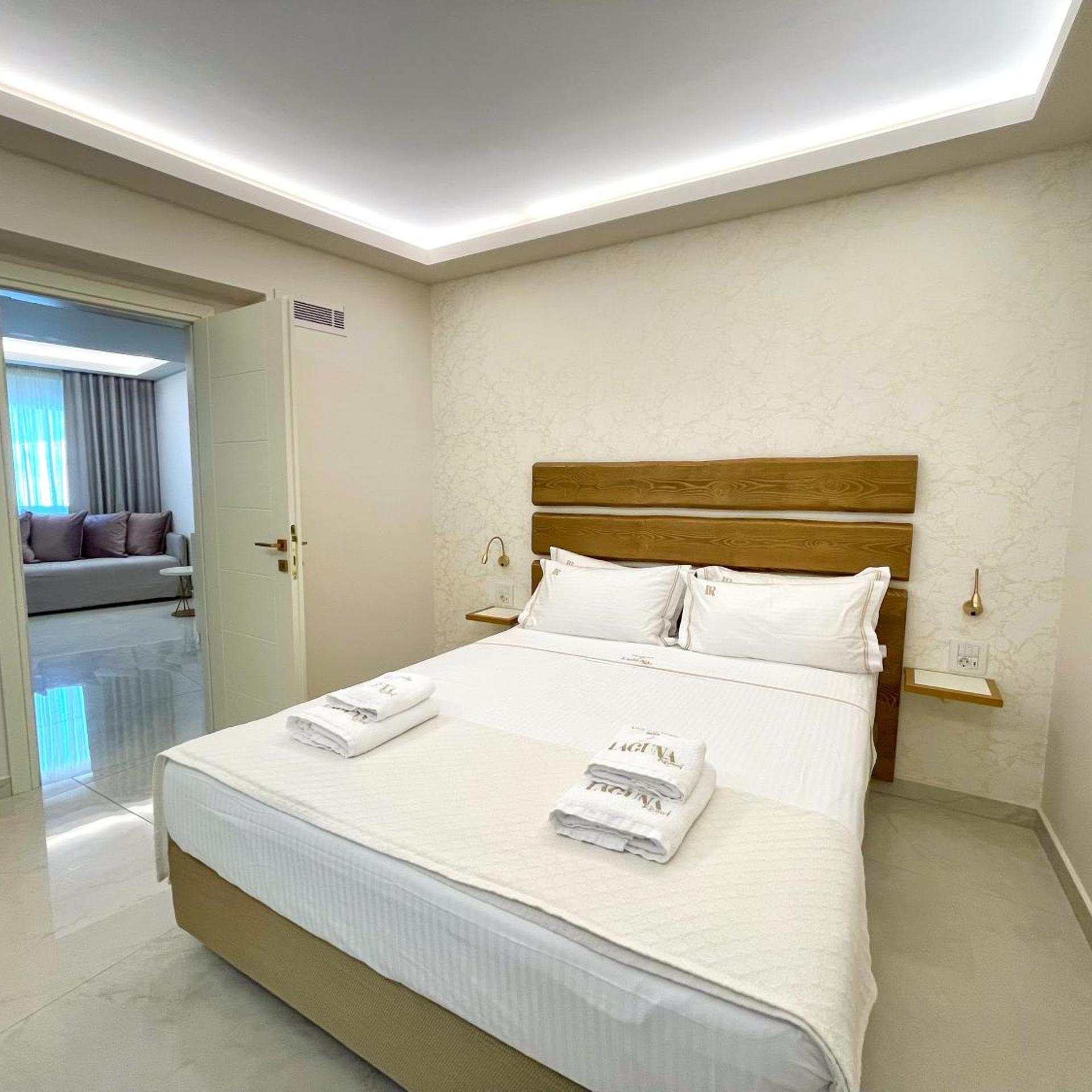 Deluxe, Suite, Lateral Side Sea View