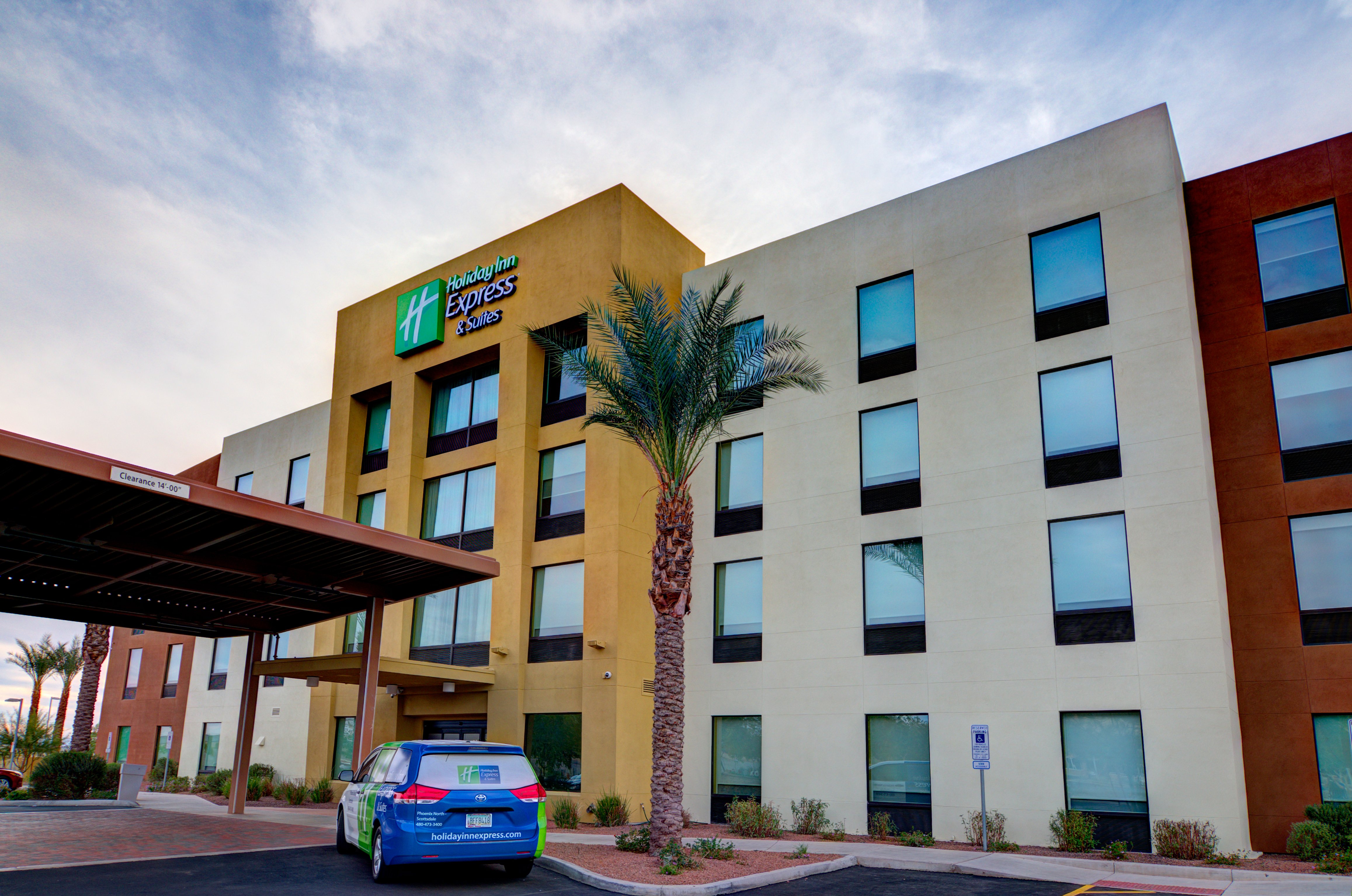 Holiday Inn Express Hotel & Suites Phoenix North Scottsdale 4/58
