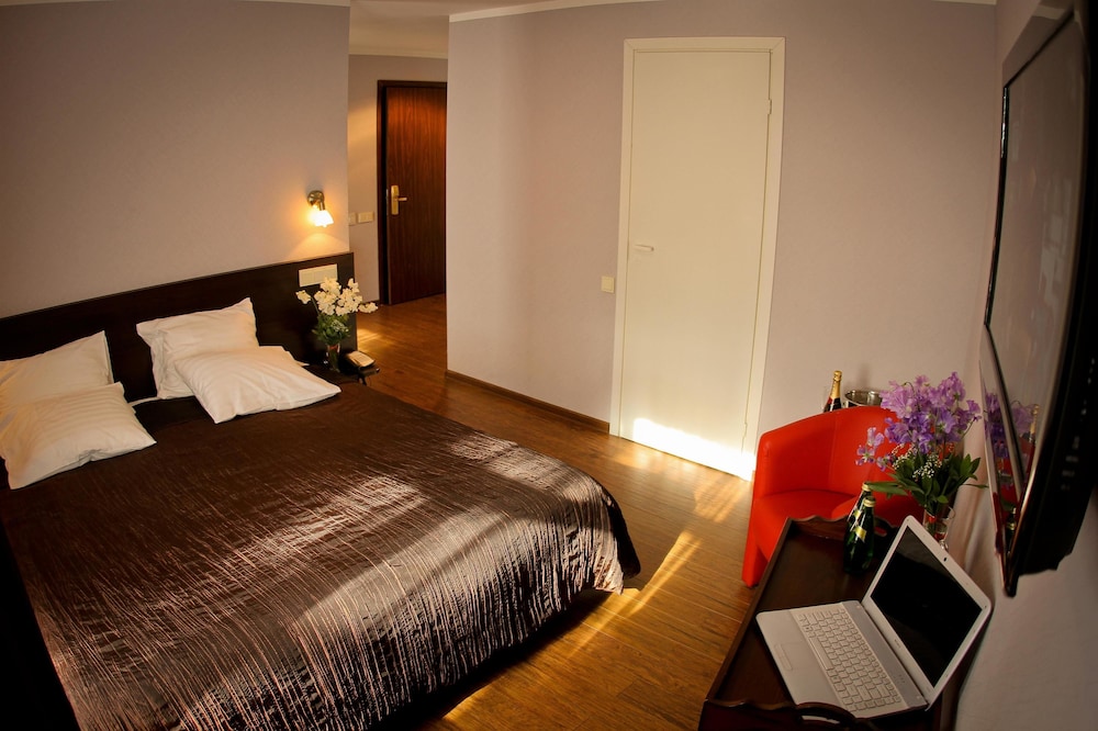Primo Hotel 7/69