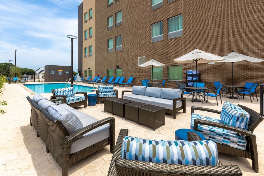 La Quinta Inn and Suites by Wyndham Round Rock East 27/43