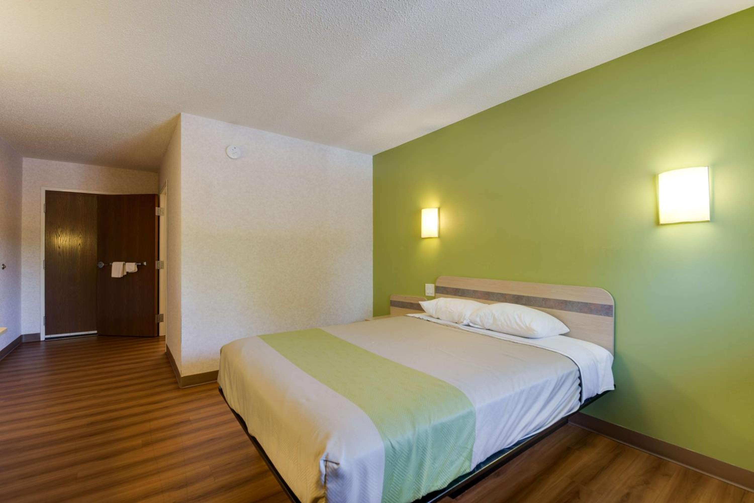 غرفة بسرير كوين، Motel6 Statesville, NC 5/10