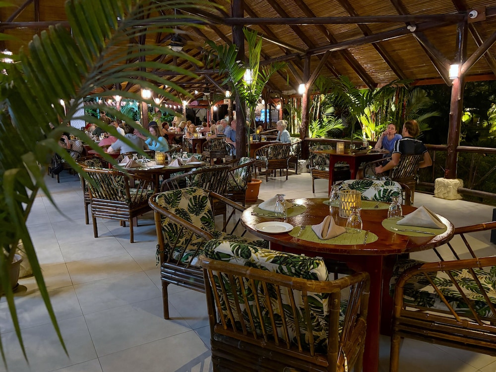 Hotel Villas Rio Mar 58/75