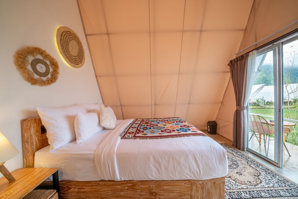 SUITE TENT