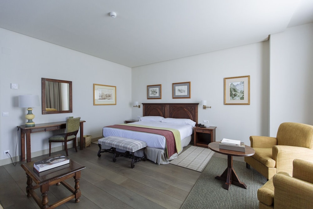 Parador De Cangas De Onis 15/73