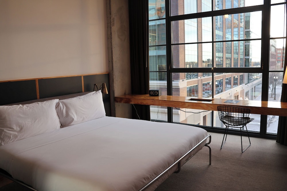 The Emily Hotel 15/70