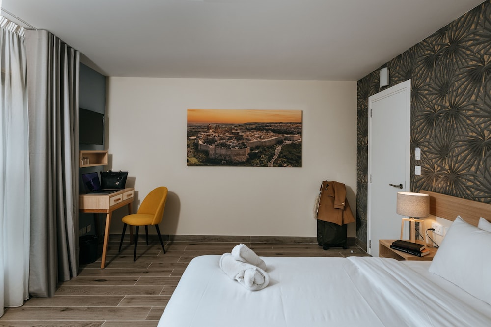 SUPERIOR, DOUBLE BED