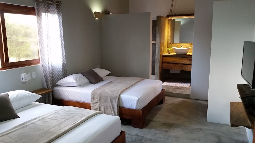 Garden, Deluxe, 2 Queen Beds