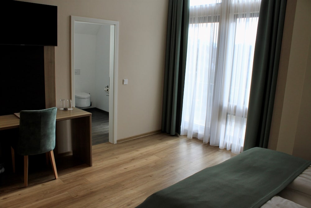 TROLL'S BRAUHAUS HOTEL 42/60