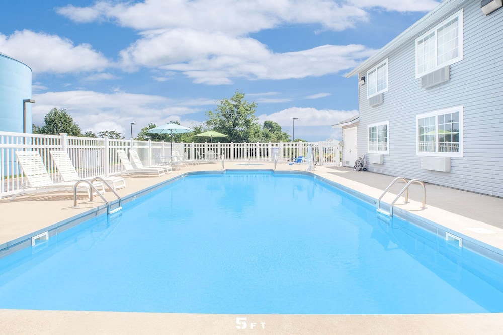 Days Inn by Wyndham Mountain Home 32/55