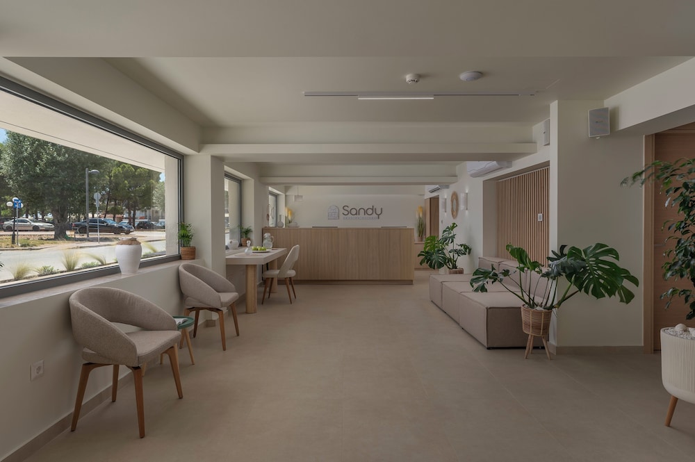 Sandy Seaside Suites 50/66
