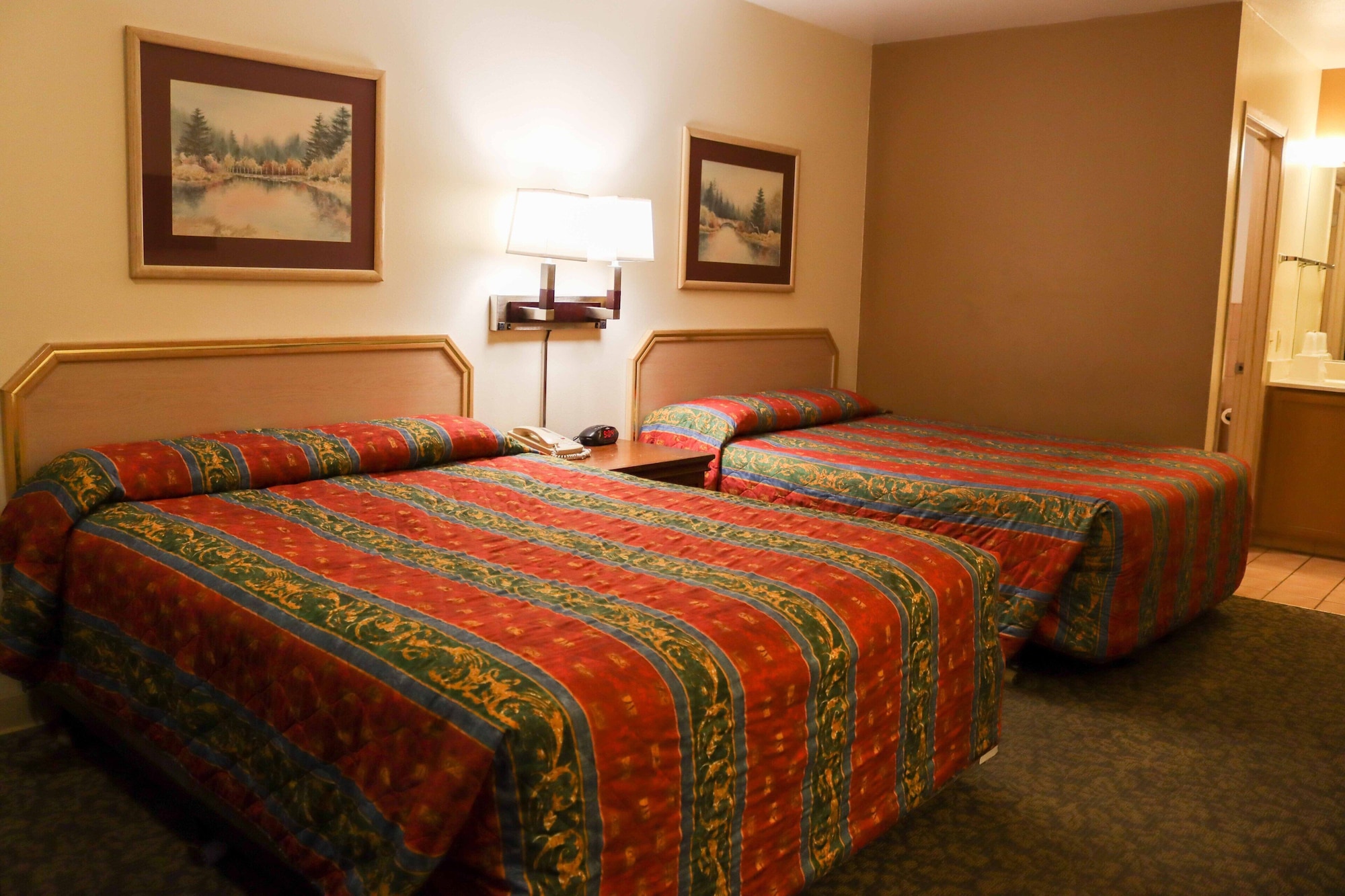 STANDARD, 2 QUEEN BEDS