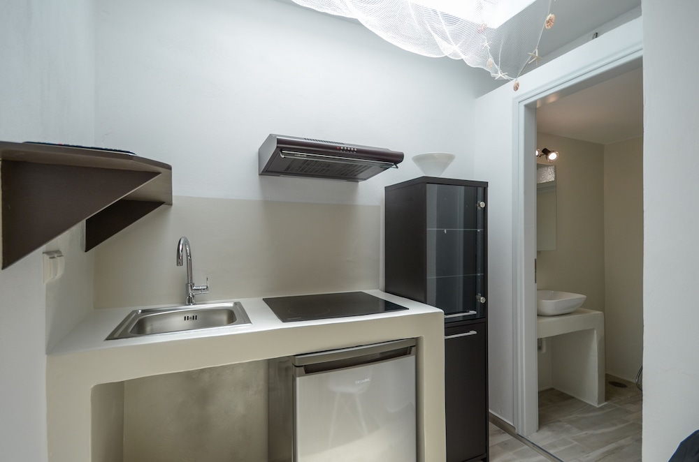 Naxos Center Houses 48/50