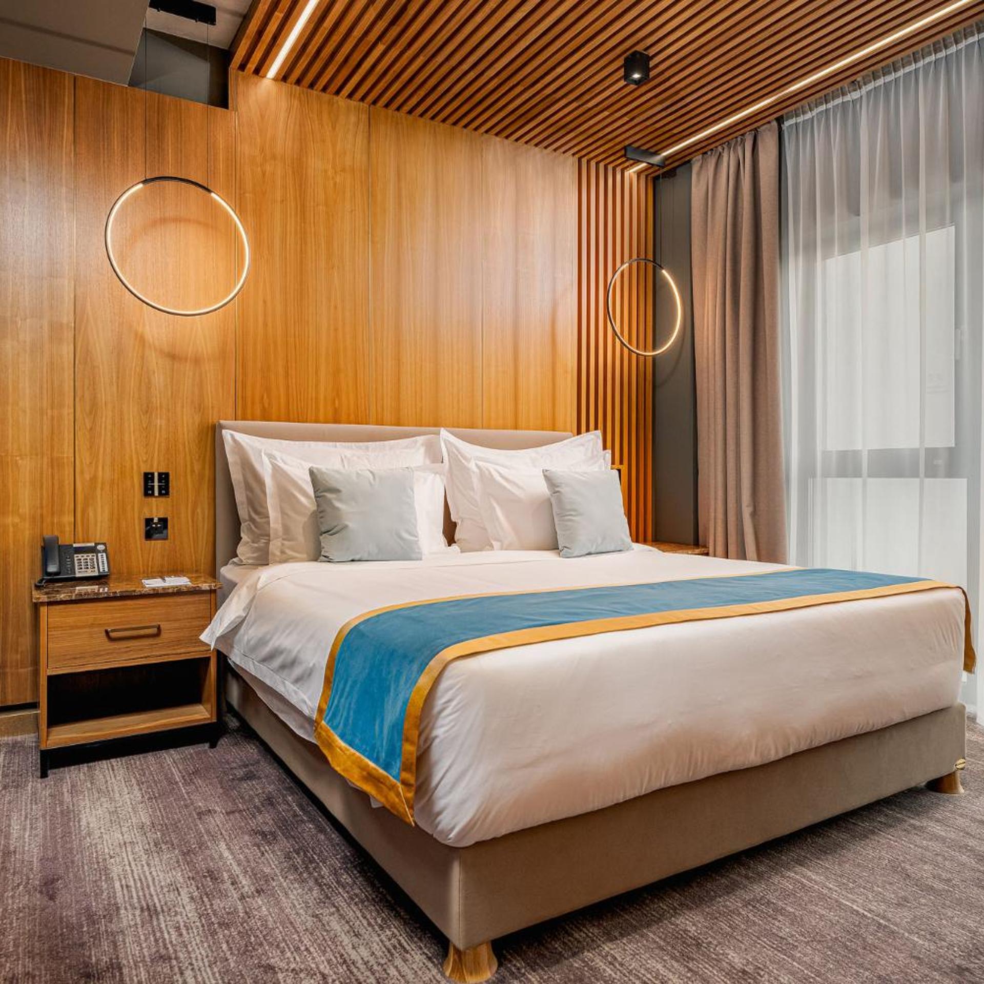 جناح، Hotel Vibre 2/5