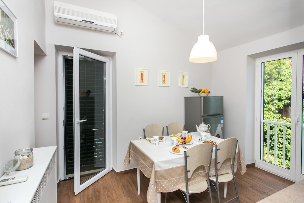 Apartments Villa Mirjana 53/75