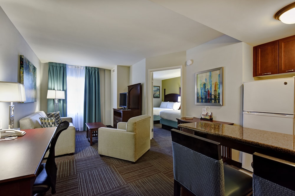 STAYBRIDGE SUITES GUELPH 40/78