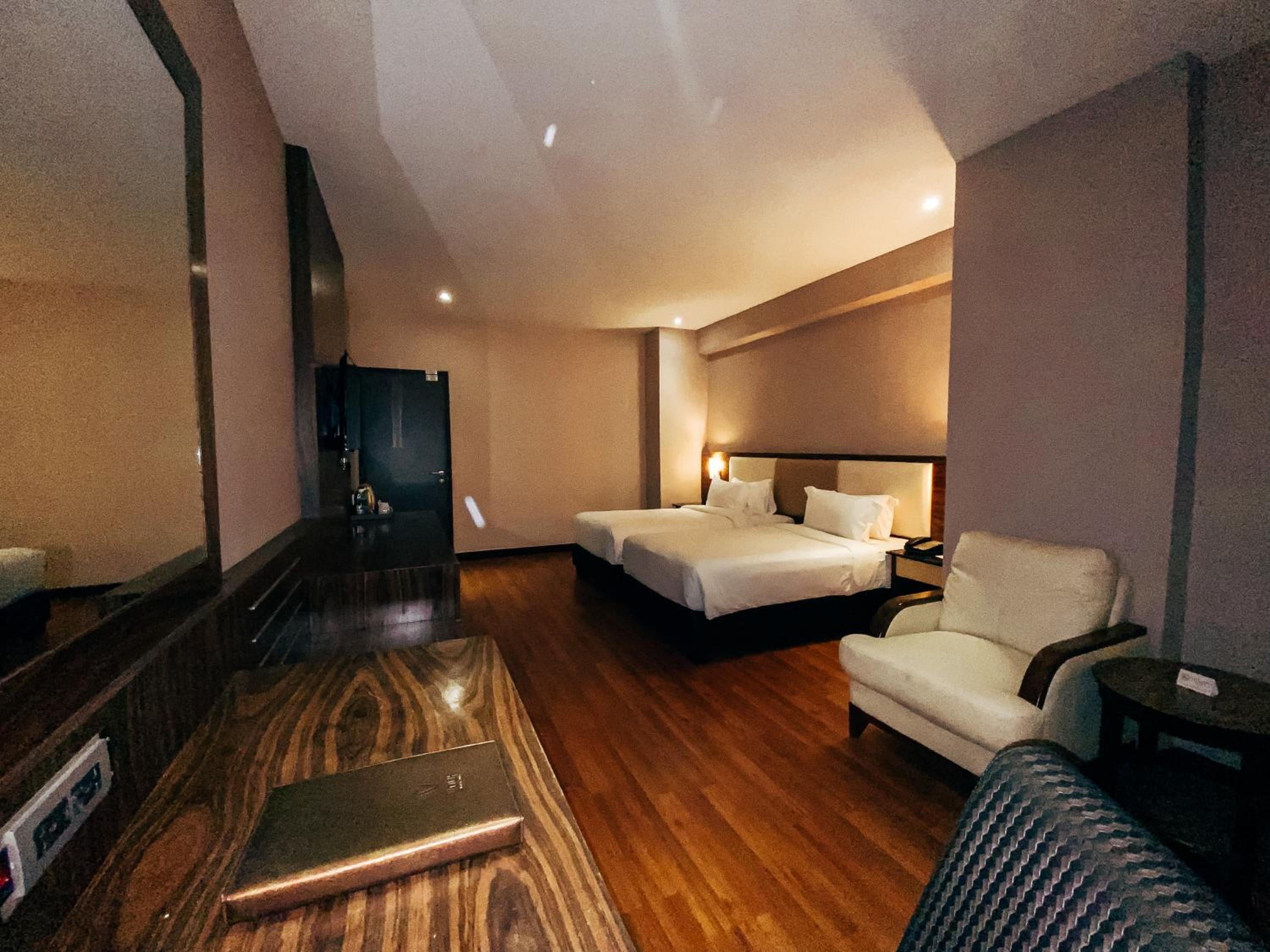 Standard, Twin Beds, No Window، Vouk Hotel Suites 3/5