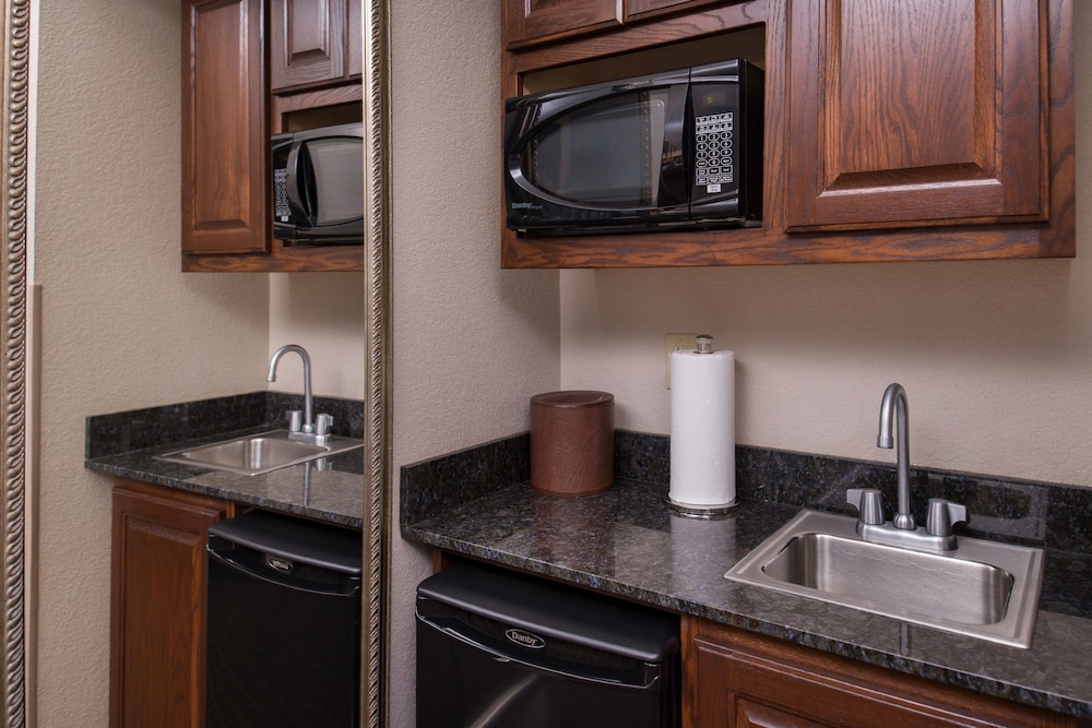 Holiday Inn Express Hotel And Suites Pittsburg 42/73