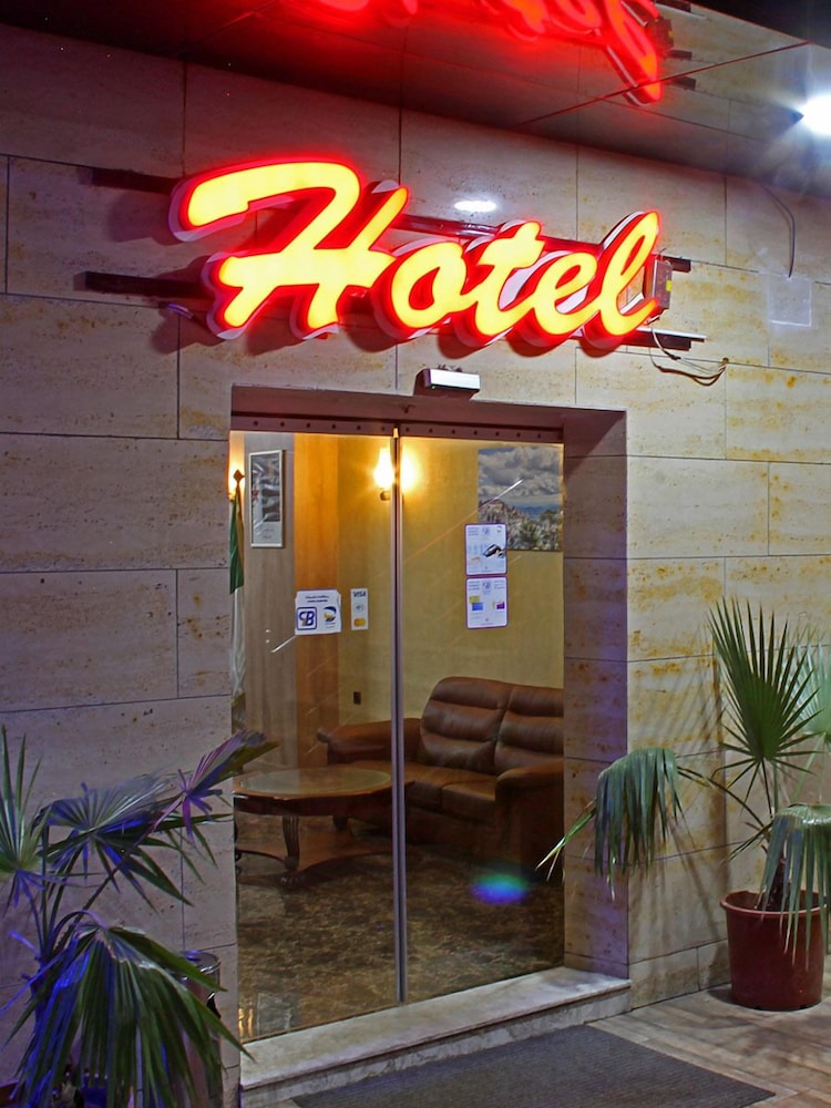 LB Suite Hotel 39/51