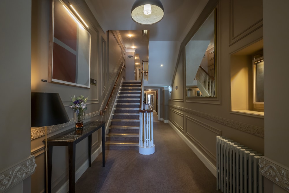 Hotel 7 34/40
