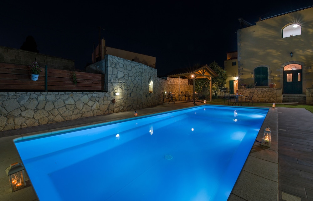 Skandalis Traditional Suites 14/50