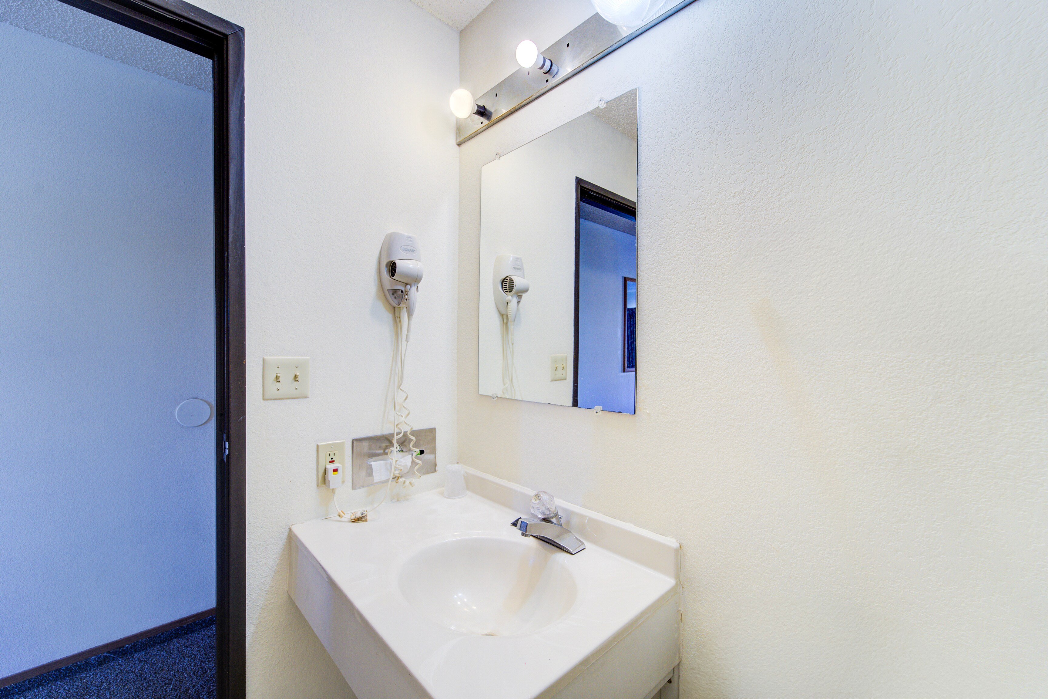 Capital O Amerihost Inn and Suites Kingdom City Hwy 54 MO 49/54