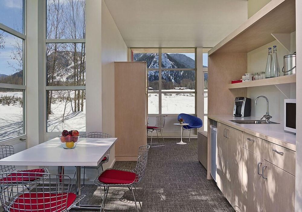 Aspen Meadows Resort 45/68