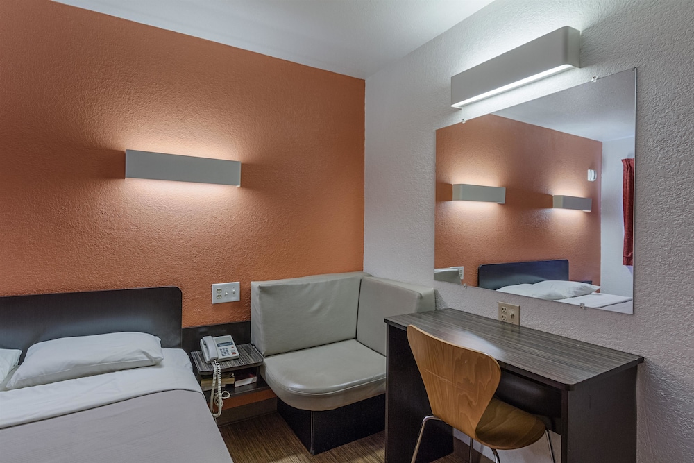 Motel6 Oshkosh, WI 26/67